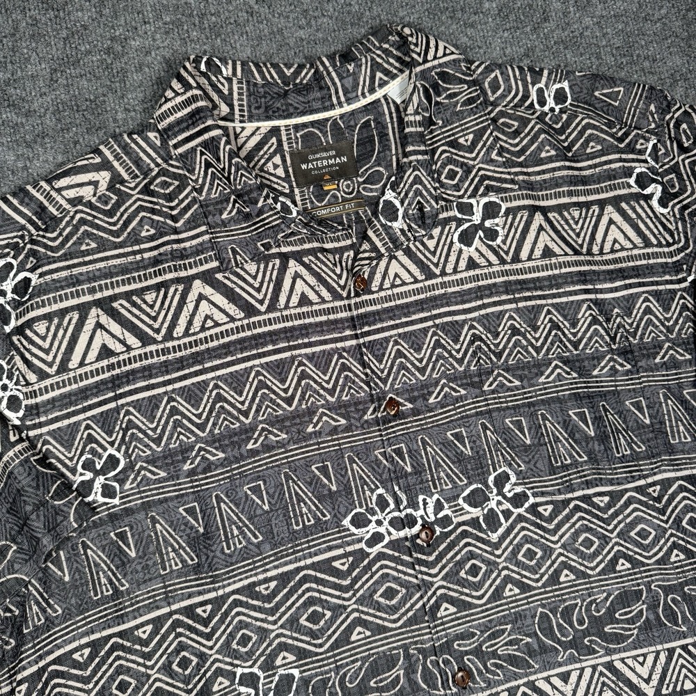 Quiksilver Waterman Mens Hawaiian Shirt XL Tribal Print Short Sleeves